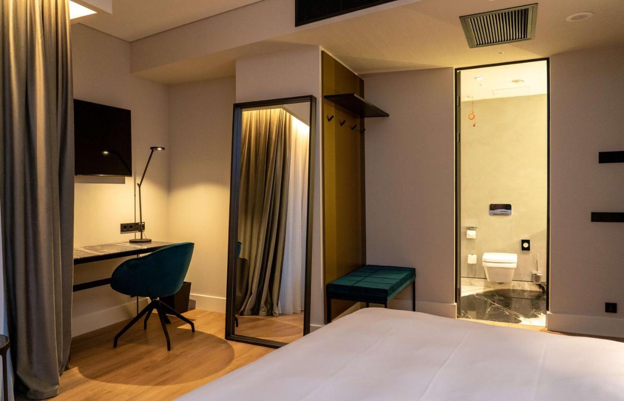 Radisson Blu Aurum Hotel, Braşov Exteriör bild A room at the hotel