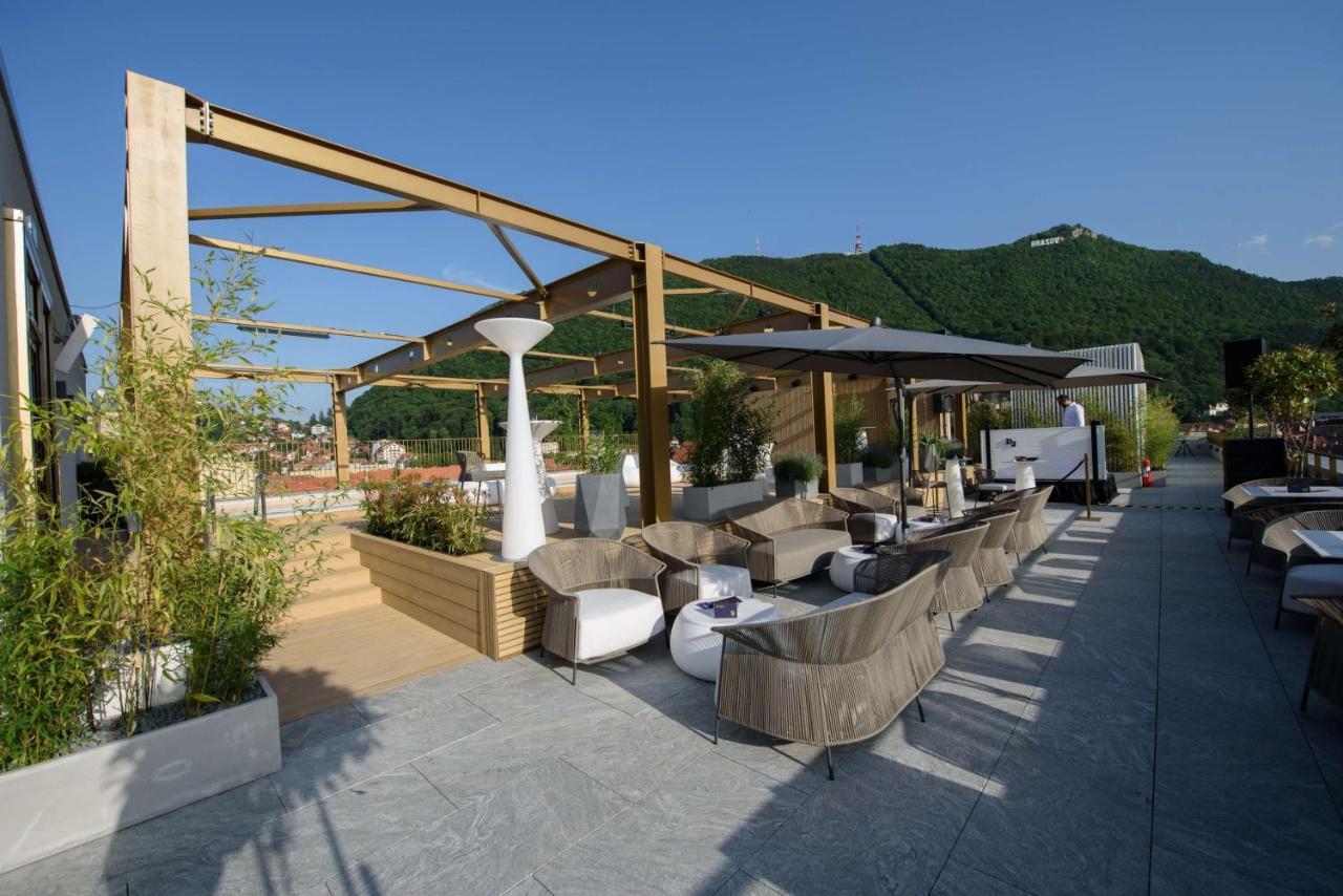 Radisson Blu Aurum Hotel, Braşov Exteriör bild The Sky Bar