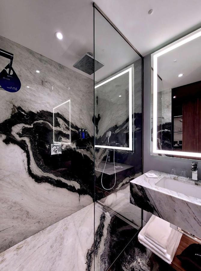 Radisson Blu Aurum Hotel, Braşov Exteriör bild Bathroom