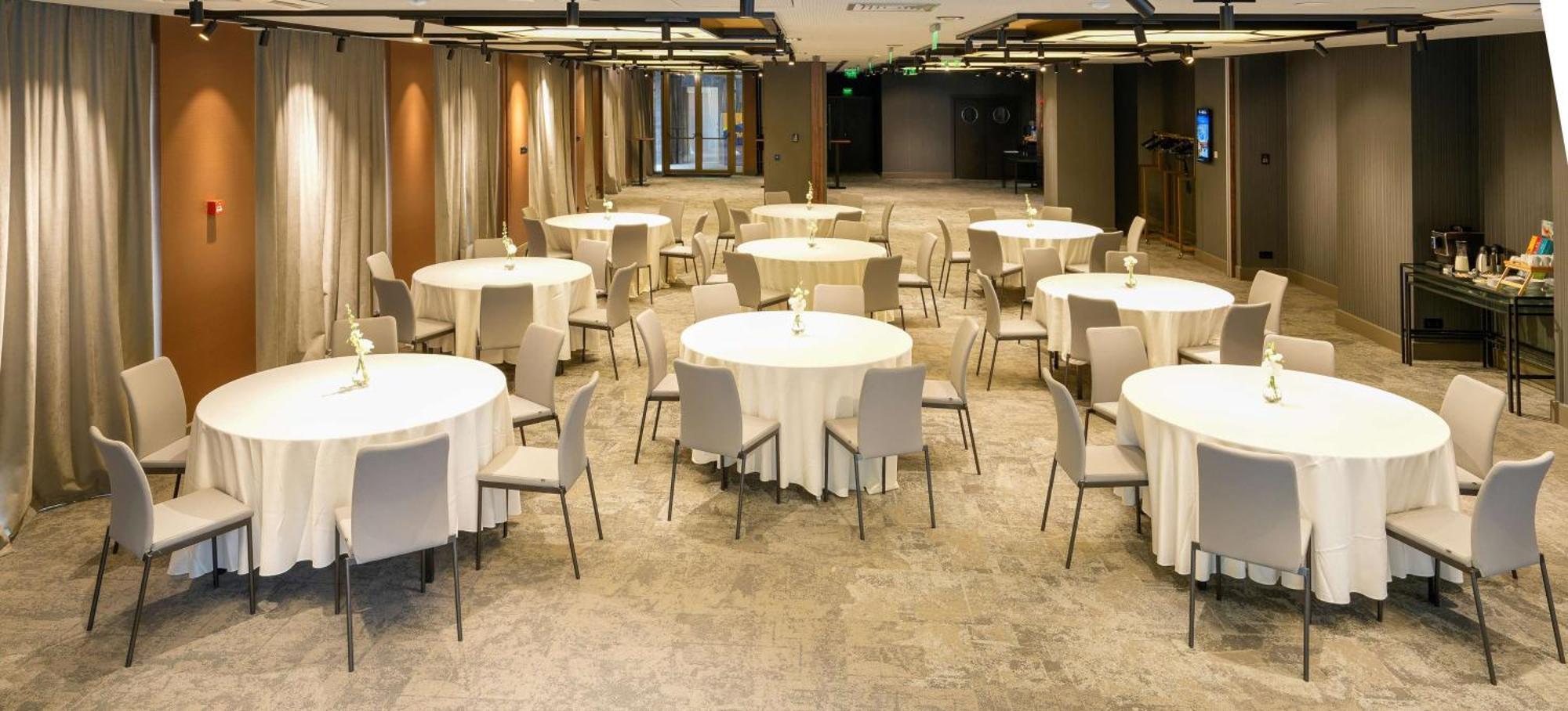 Radisson Blu Aurum Hotel, Braşov Exteriör bild The main conference room
