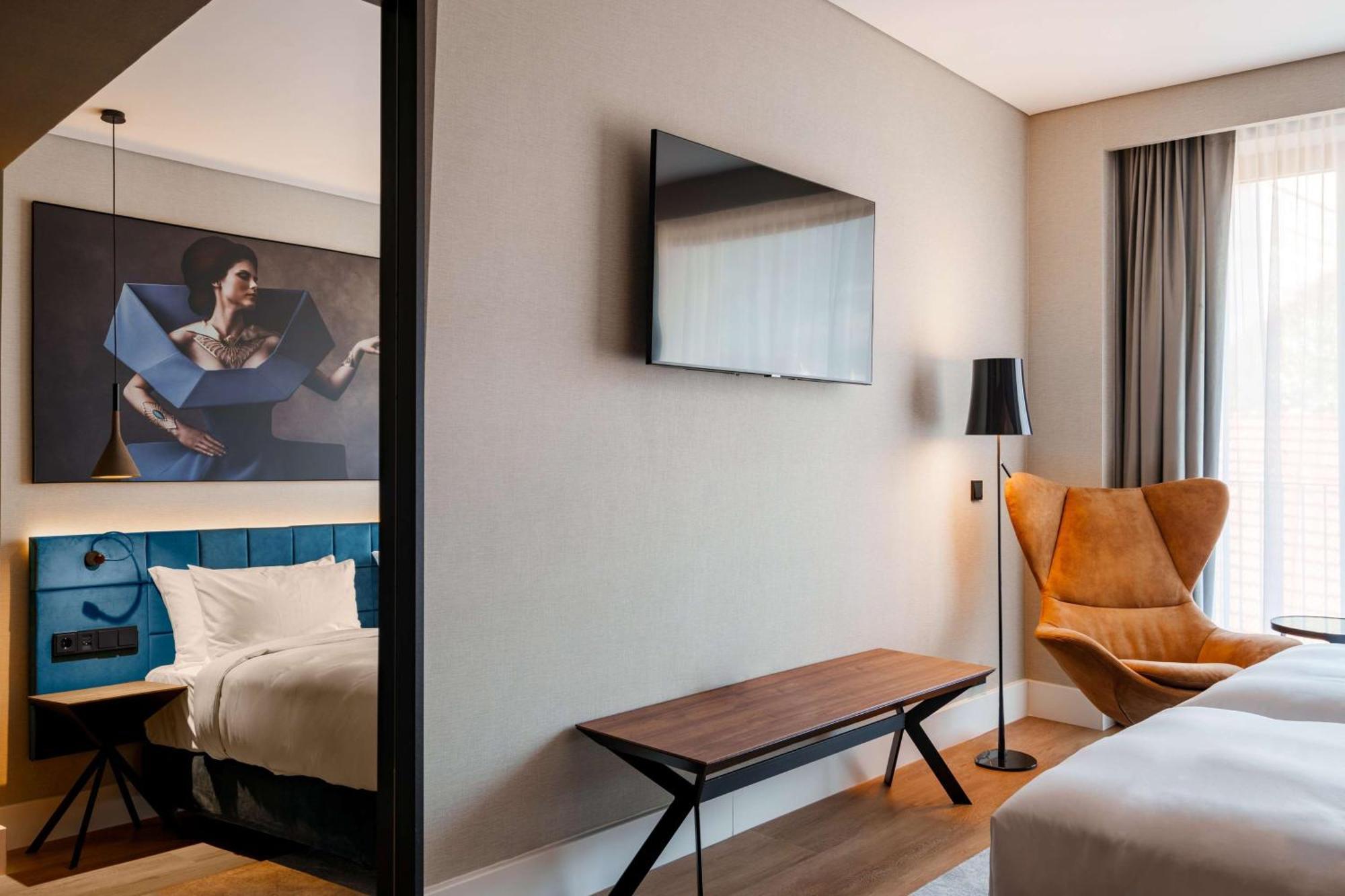 Radisson Blu Aurum Hotel, Braşov Exteriör bild A room at the hotel