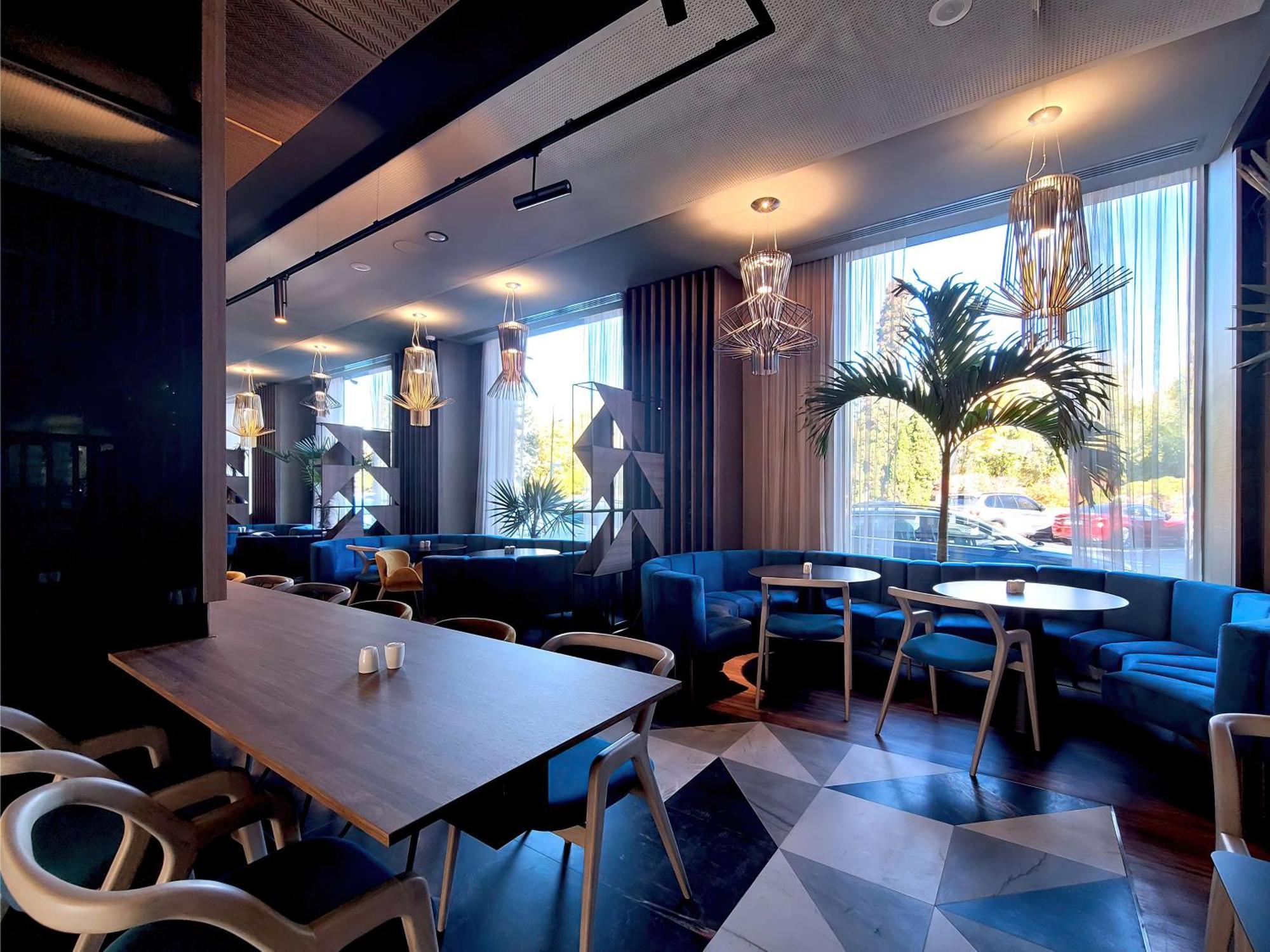 Radisson Blu Aurum Hotel, Braşov Exteriör bild Restaurant